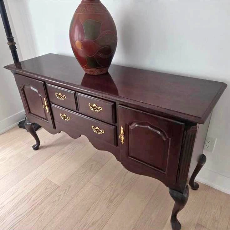 1990s Thomasville Queen Anne Cherry Sideboard Buffet
