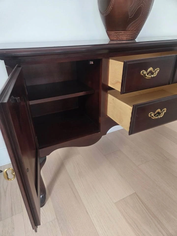 1990s Thomasville Queen Anne Cherry Sideboard Buffet - photo 3