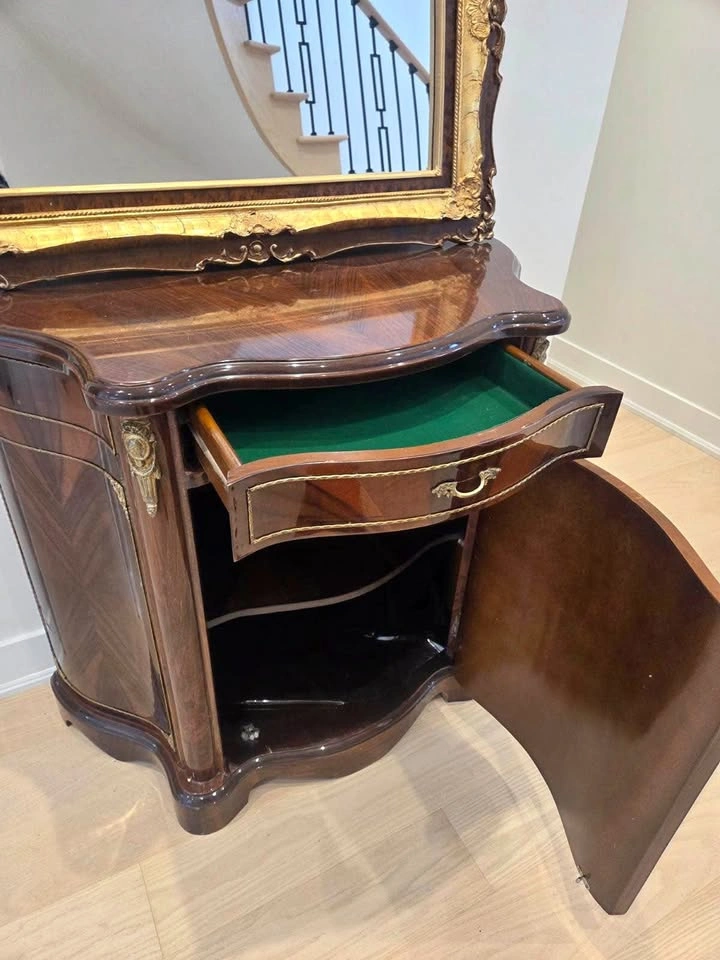 Accent Cabinet / Hall Cabinet