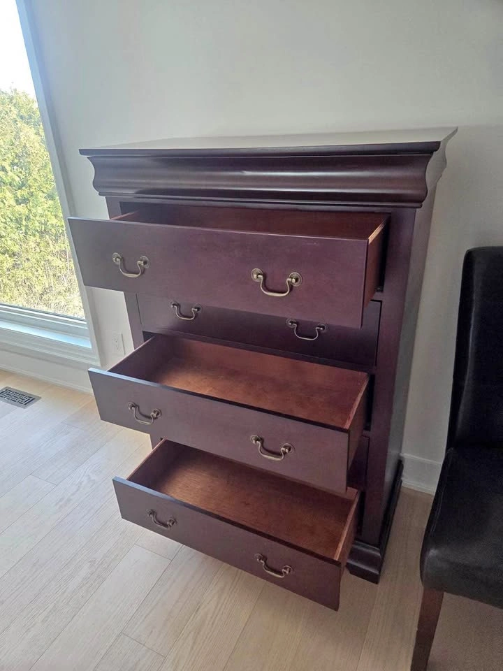 Solid Wood 4-Drawer Chest Dresser
