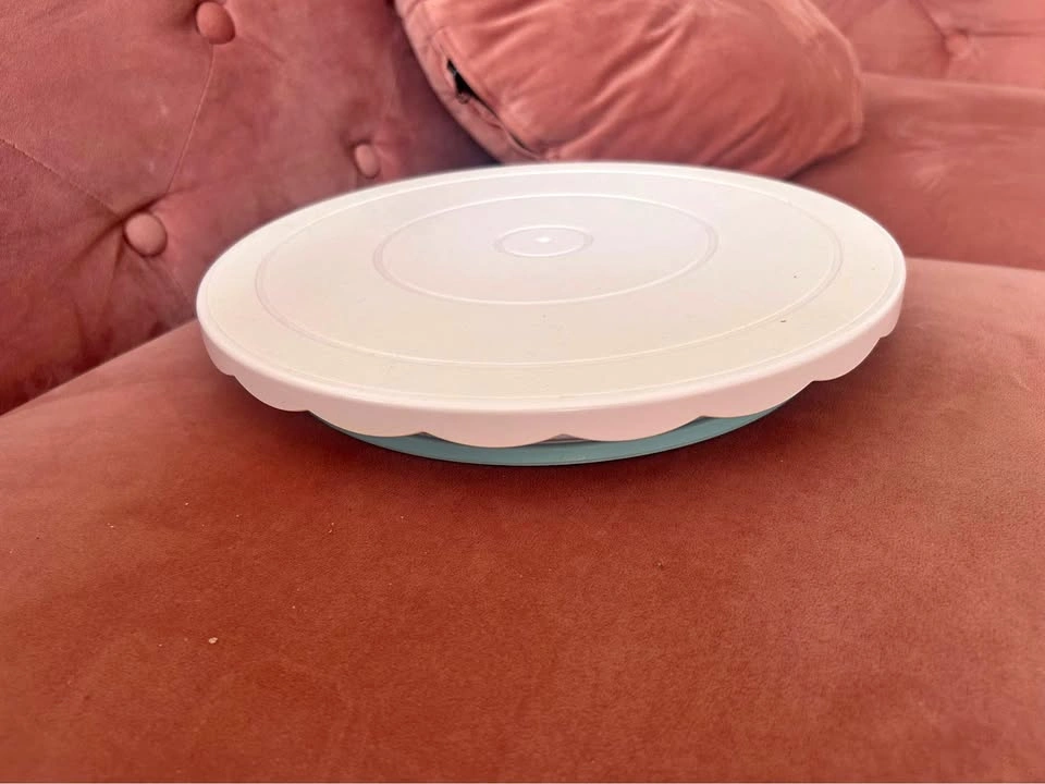 spinning cake stand