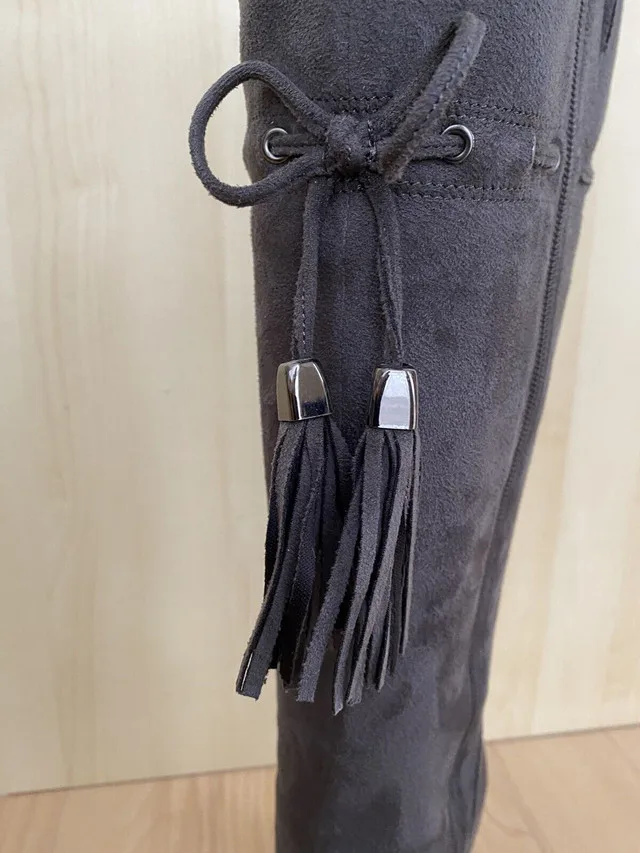 Grey faux suede boots - size 7 image indicator(3)