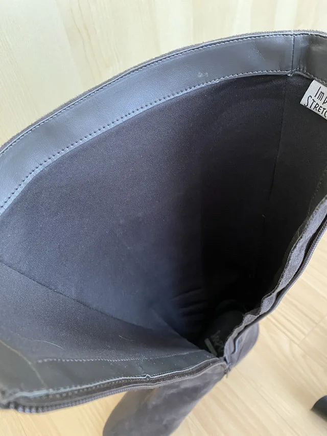 Grey faux suede boots - size 7 image indicator(6)