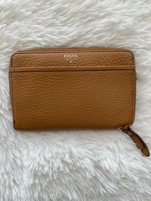 Fossil leather wallet thumbnail