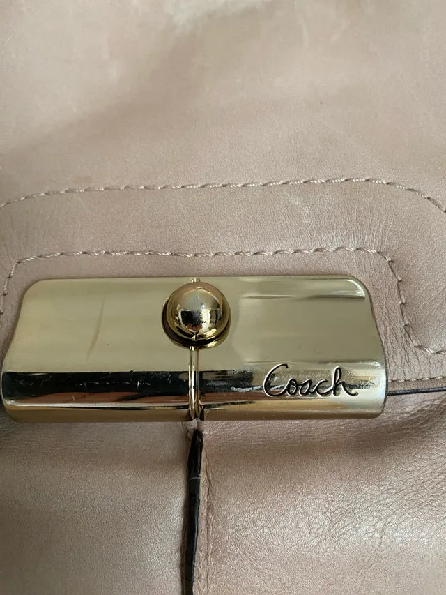 Authentic Coach leather purse image indicator(3)