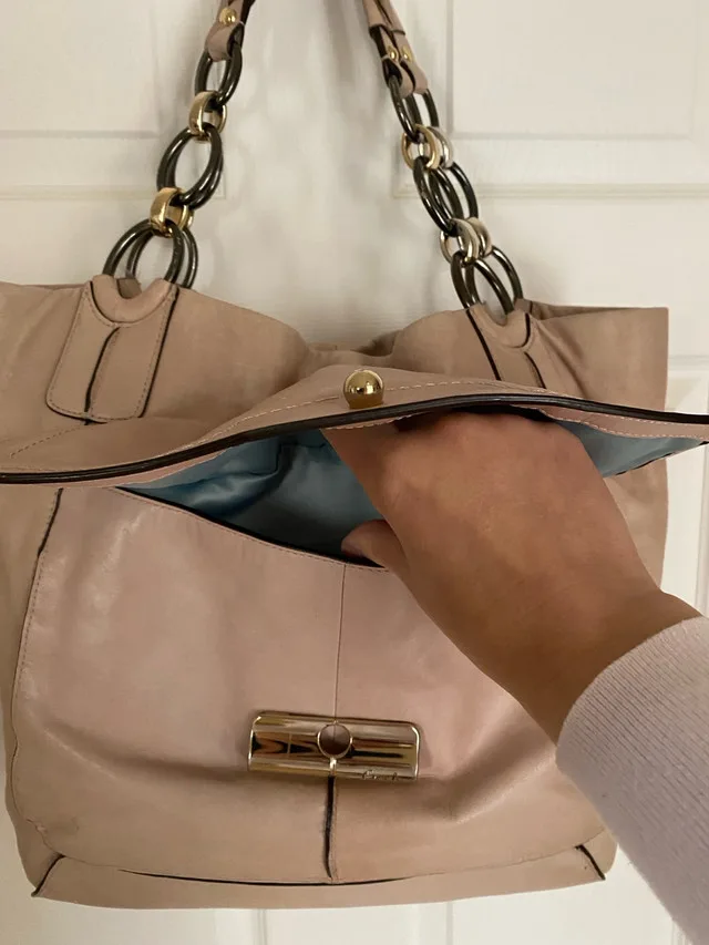 Authentic Coach leather purse image indicator(4)