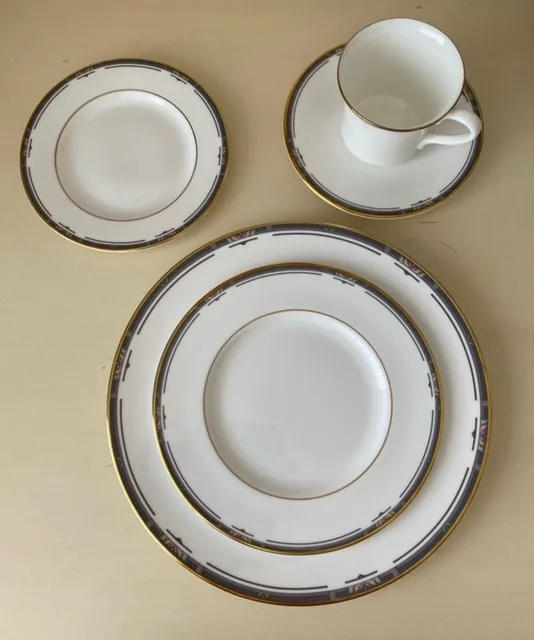 Royal Doulton Musicale China - 8 Sets (40 Pieces) thumbnail