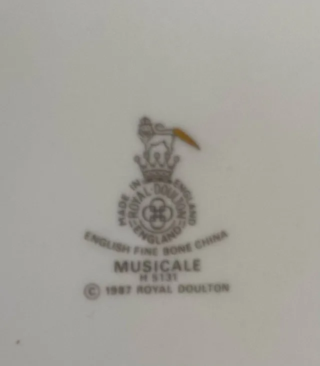 Royal Doulton Musicale China - 8 Sets (40 Pieces) image indicator(3)