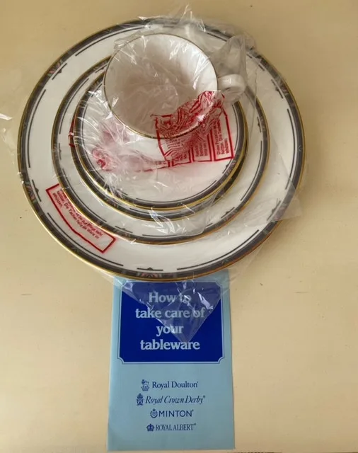 Royal Doulton Musicale China - 8 Sets (40 Pieces) image indicator(4)