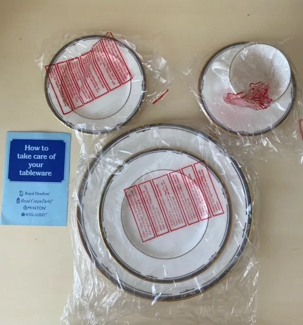 Royal Doulton Musicale China - 8 Sets (40 Pieces) image indicator(6)