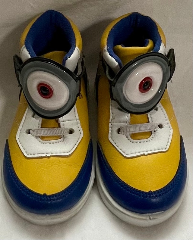 Size 5 Despicable Me Minions Toddler High-Top Sneakers