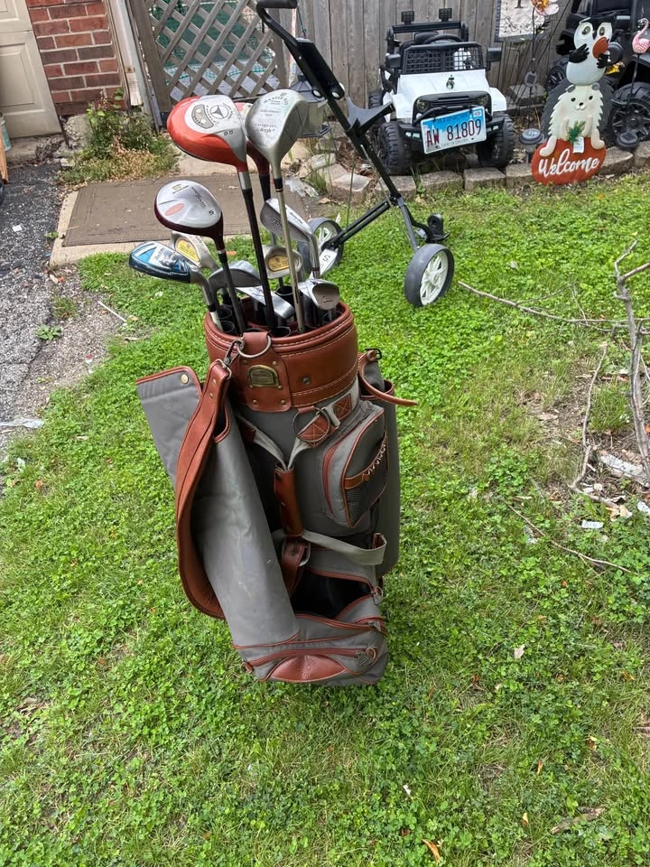 Clearance Various golf bags with golf clubs - photo 4