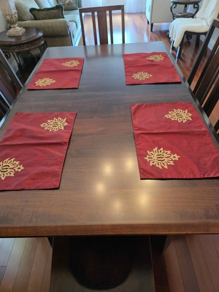 Four Elegant Beaded Burgundy Placemats - photo 2