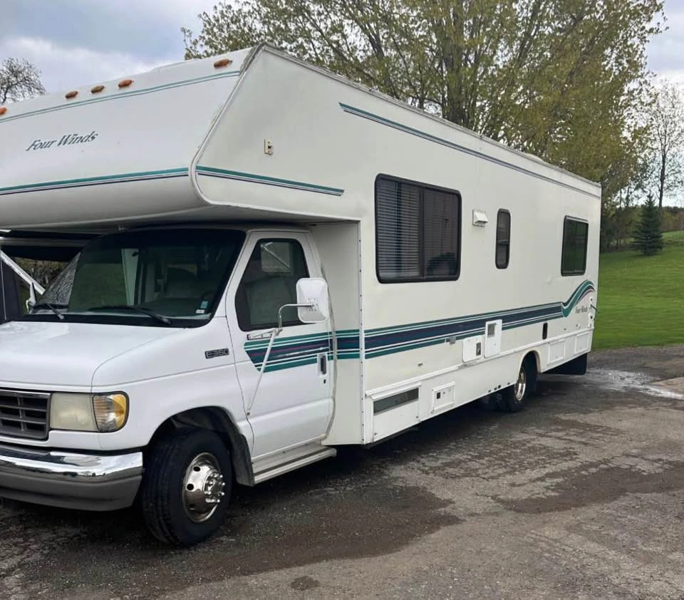1996 Ford E350 - photo 2