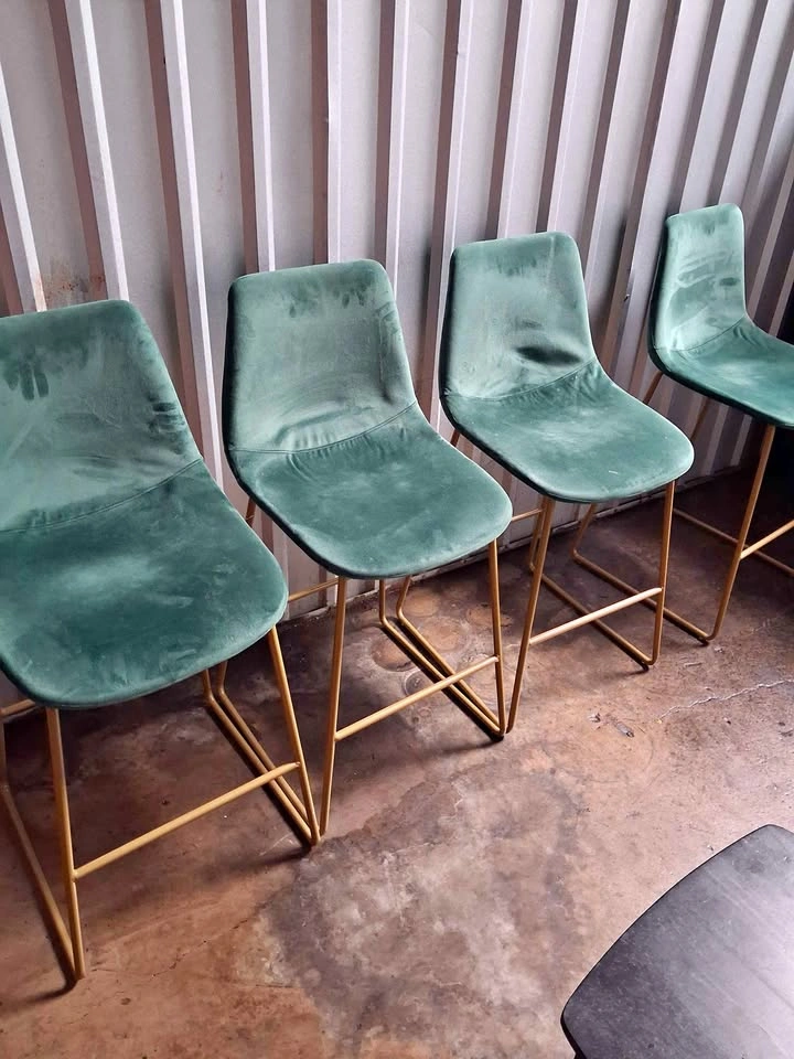 4 bar height chairs