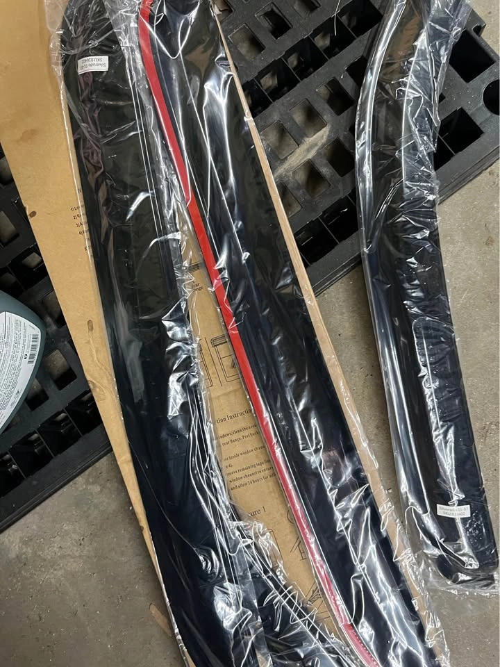 Silverado 01-07 Window Rain Guards window deflectors NEW - photo 3