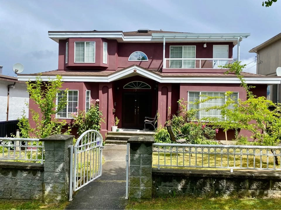 2 Beds 2 Baths - Apartment - photo 2
