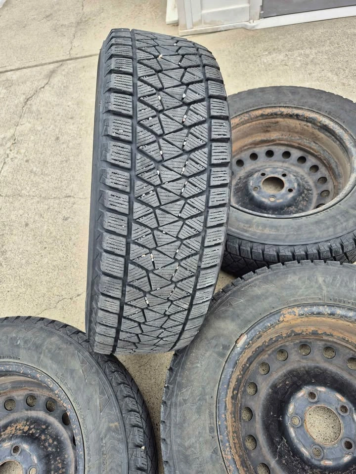 4 Bridgestone Blizzak Winter Tires With Rims - photo 3