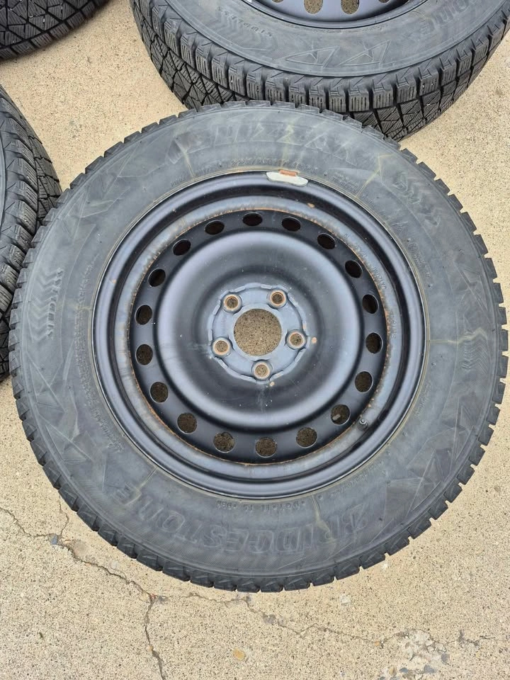 4 Bridgestone Blizzak Winter Tires With Rims - photo 4