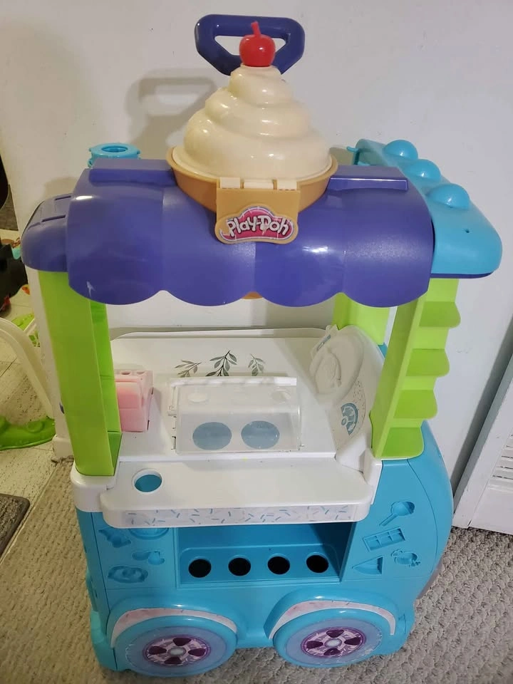 Play-Doh Ice Cream Truck playset - photo 2