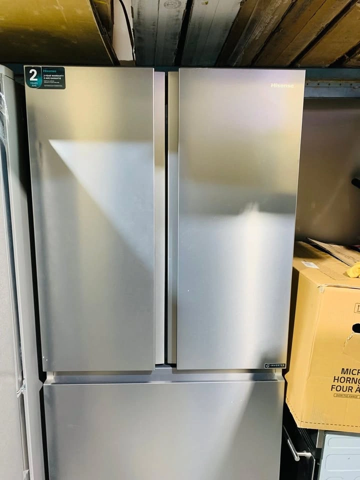 Hisense 36-in 22.5 cu.ft. Counter-Depth French Door Fridge - photo 2