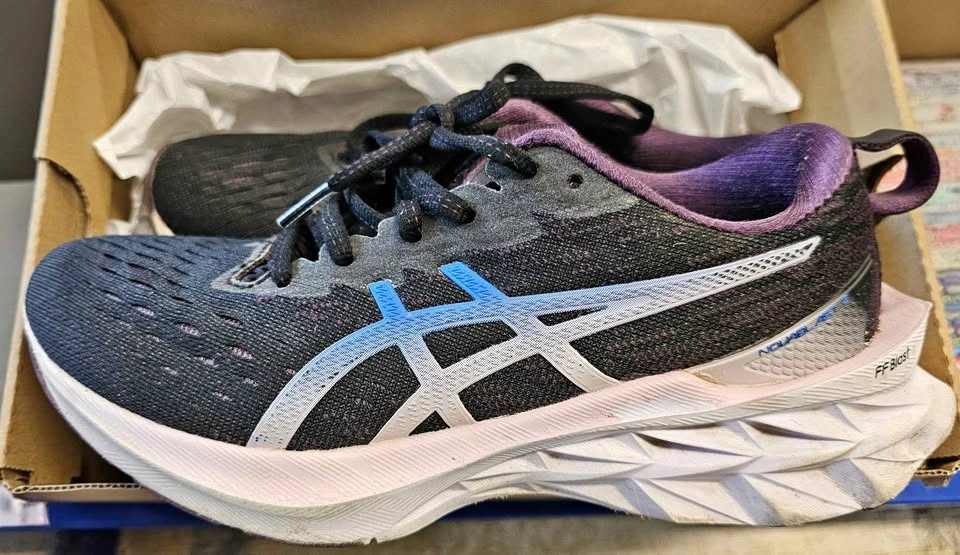ASICS Novablast 2 Women's Running Shoes - Size 6