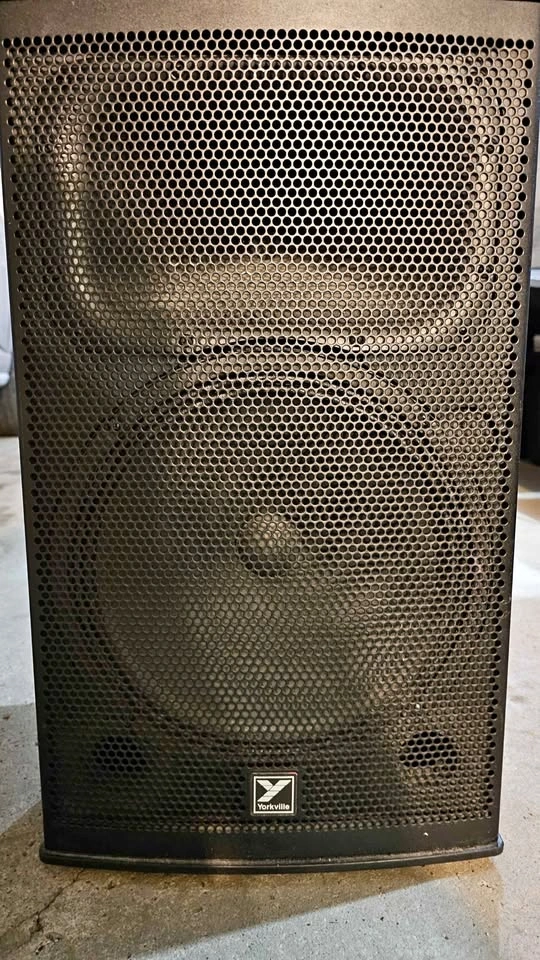 Matching Pair of Yorkville EXM Mobile 12 Portable PA Speakers