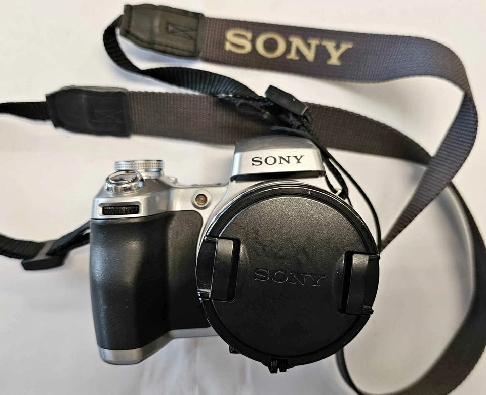 Vintage Sony Cyber-shot DSC-H1 Digital Camera