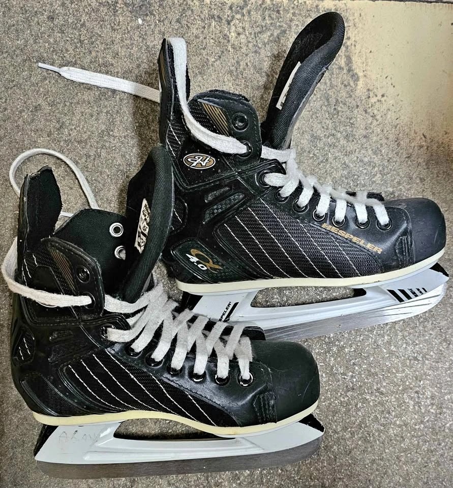 Hespeler Alpha 4.0 Youth Ice Hockey Skates - Size US Youth 1 / E