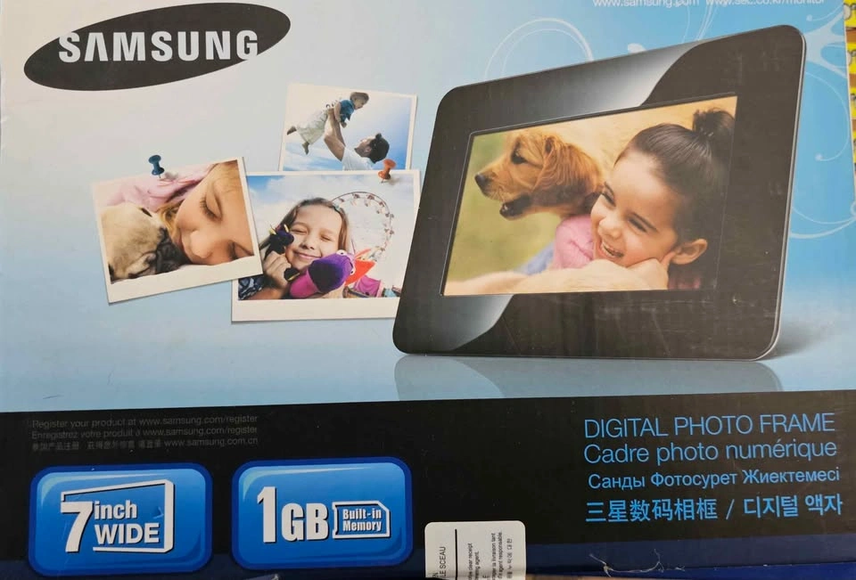 BNIB Samsung 7" Digital Photo Frame - 1GB Memory, USB & SD - photo 2