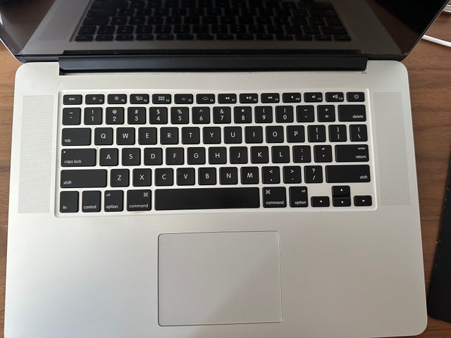 MacBook Pro 2015 15 inch - photo 2