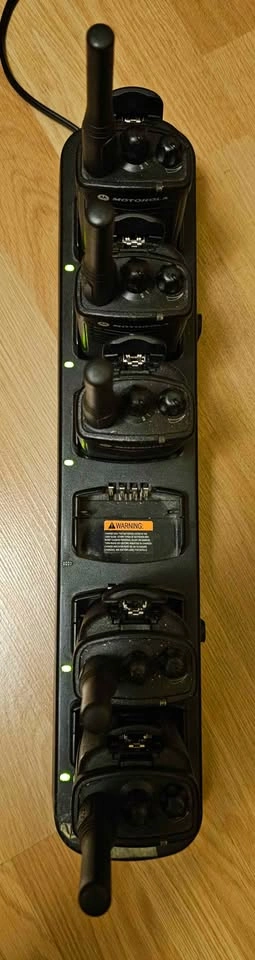 Motorola CP110 Commercial Radios (Set of 5) & 6-Bay Charger - photo 5
