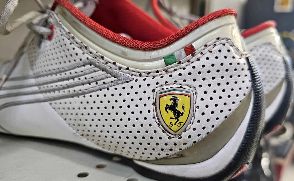 Rare Vintage PUMA x Scuderia Ferrari Future Cat M1 Big SF L