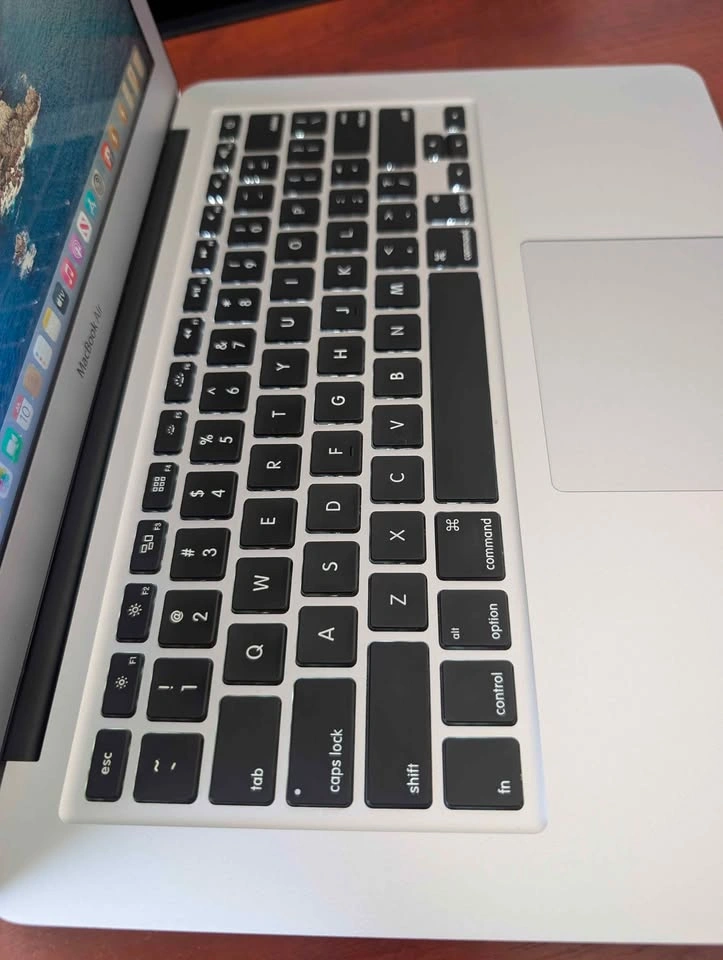 Apple Macbook Air 13-Inch - photo 3