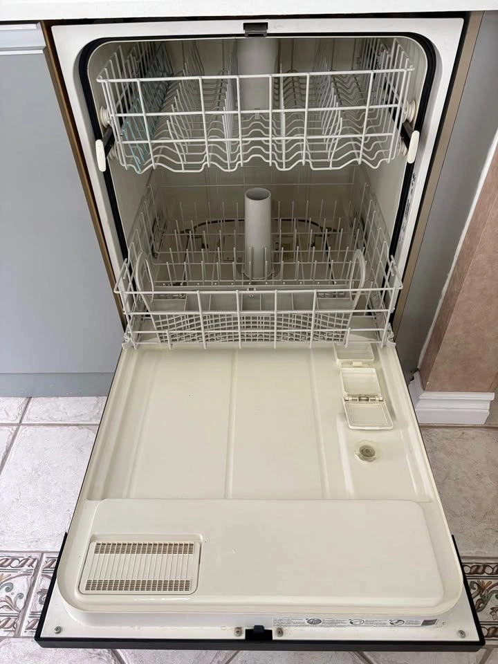 Whirlpool built-in Dishwasher - works great - photo 2