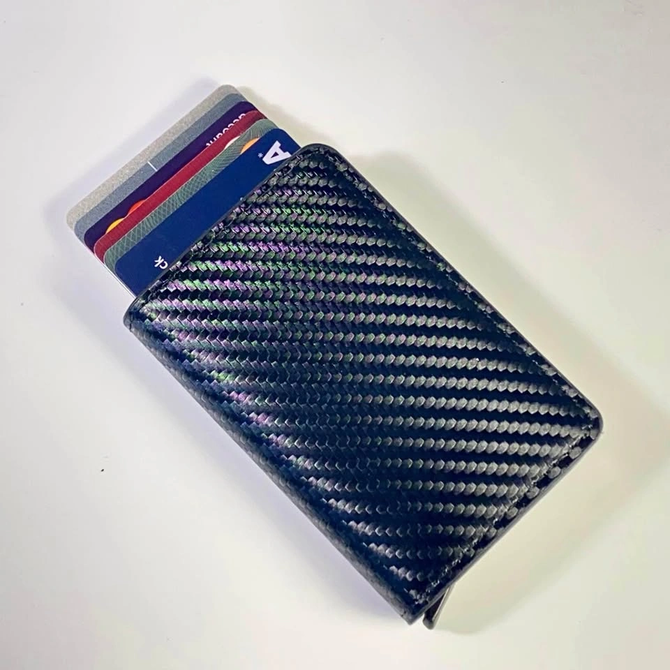 NEW - Compact minimalist men’s wallet with RFID Blocker