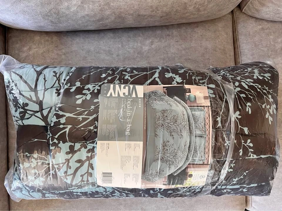 Brand new 8 pc queen comforter set