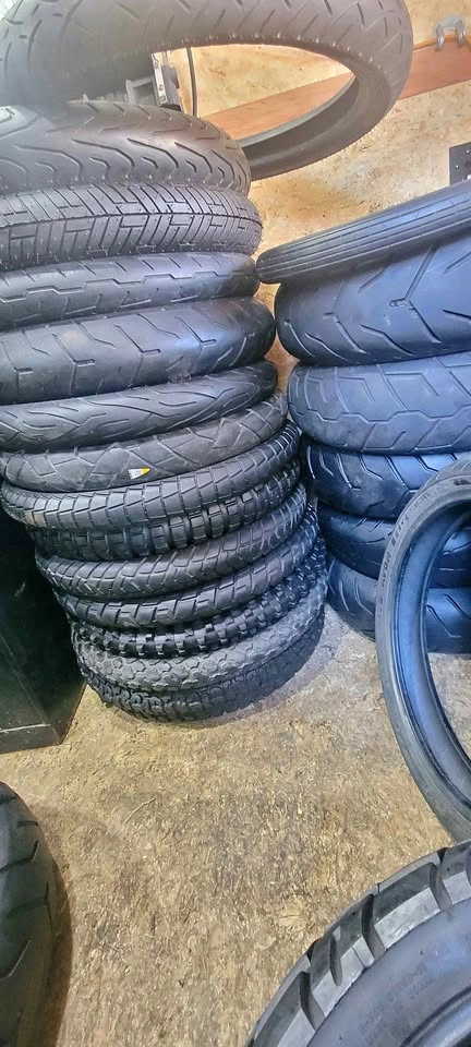 Motorcycle/scooter tires - Excellent/New condition