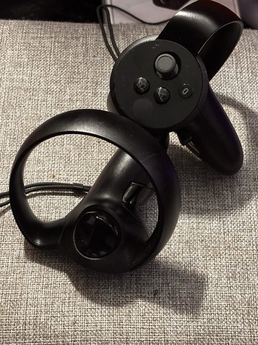 Oculus Rift Virtual Reality Headset HM-A with Controllers & Sens - photo 2