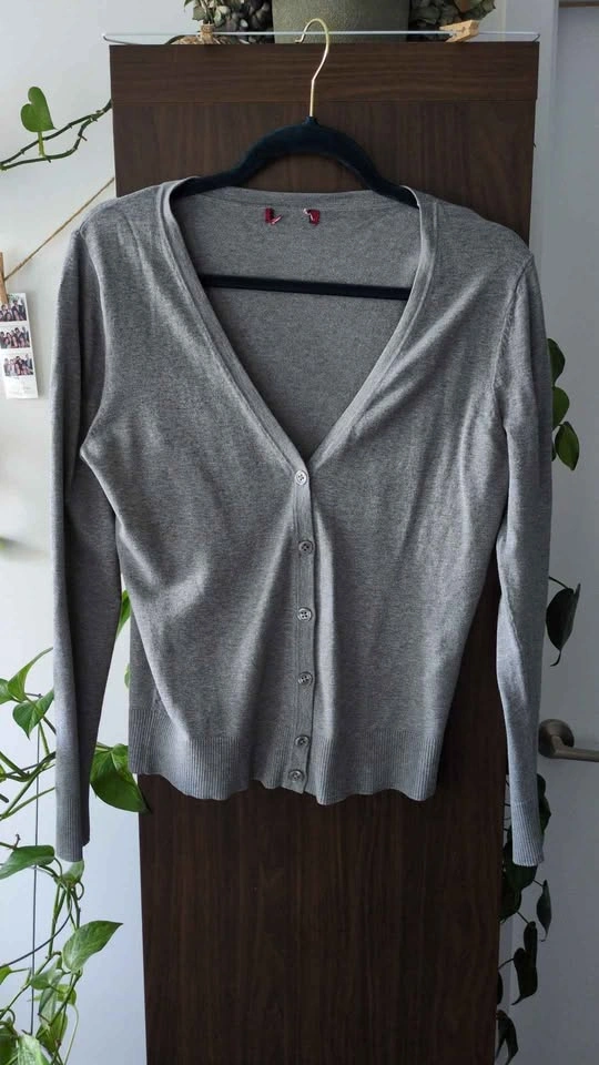 Women's sweater bundle - photo 2
