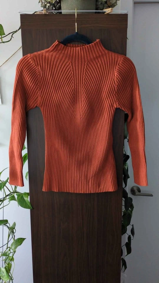 Women's sweater bundle - photo 3