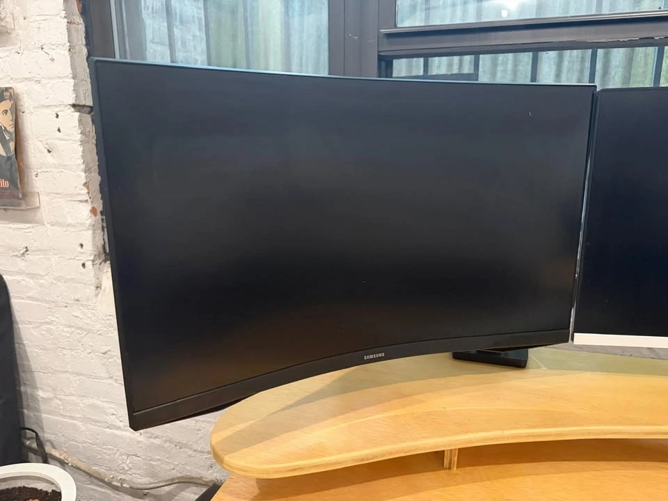 Gaming PC Setup – RTX 3070, 64GB RAM, Standing Desk - photo 3