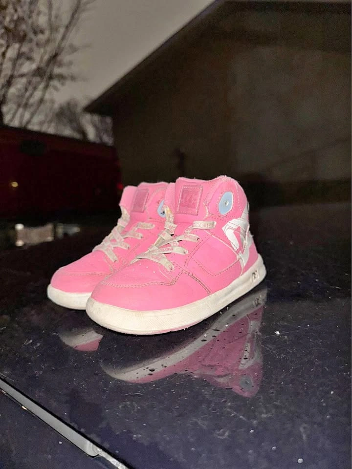 8T pink DCs