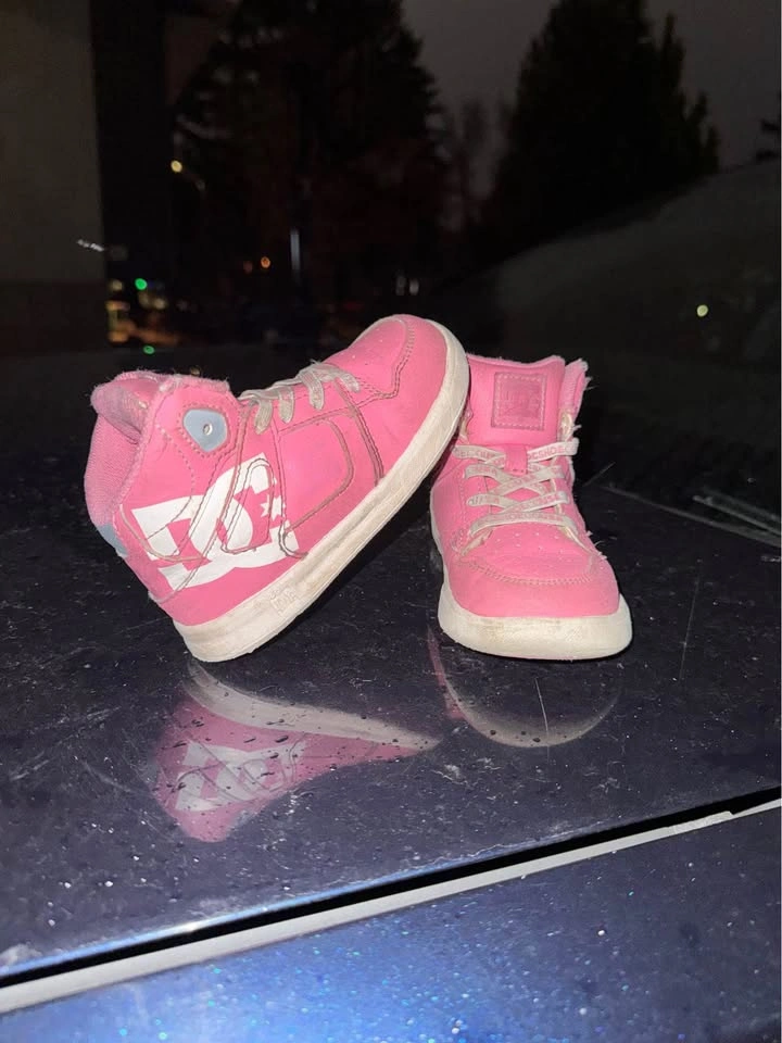 8T pink DCs - photo 2