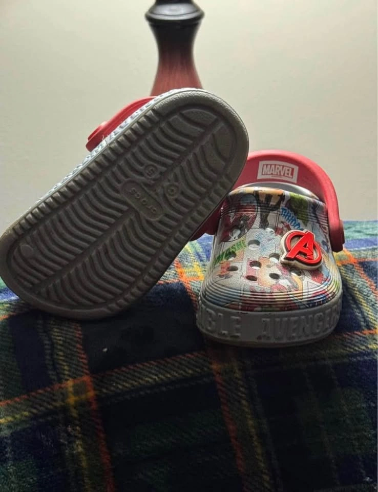 Marvel Crocs 5T - photo 2