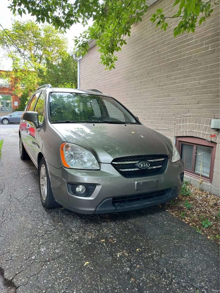 2009 Kia Rondo