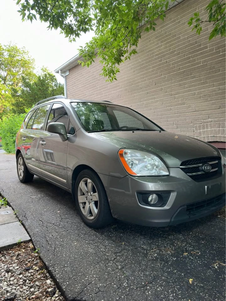 2009 Kia Rondo - photo 4