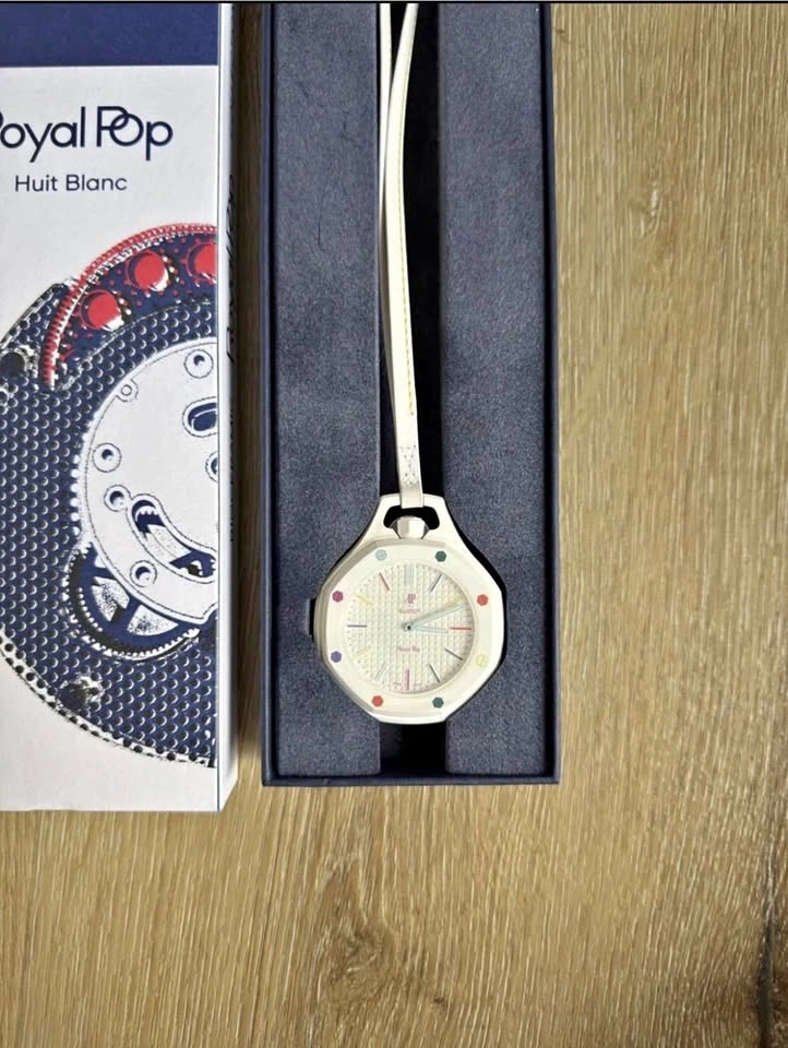 AP x Swatch Royal Pop Huit Blanc and Royal Pop Ocho Negro