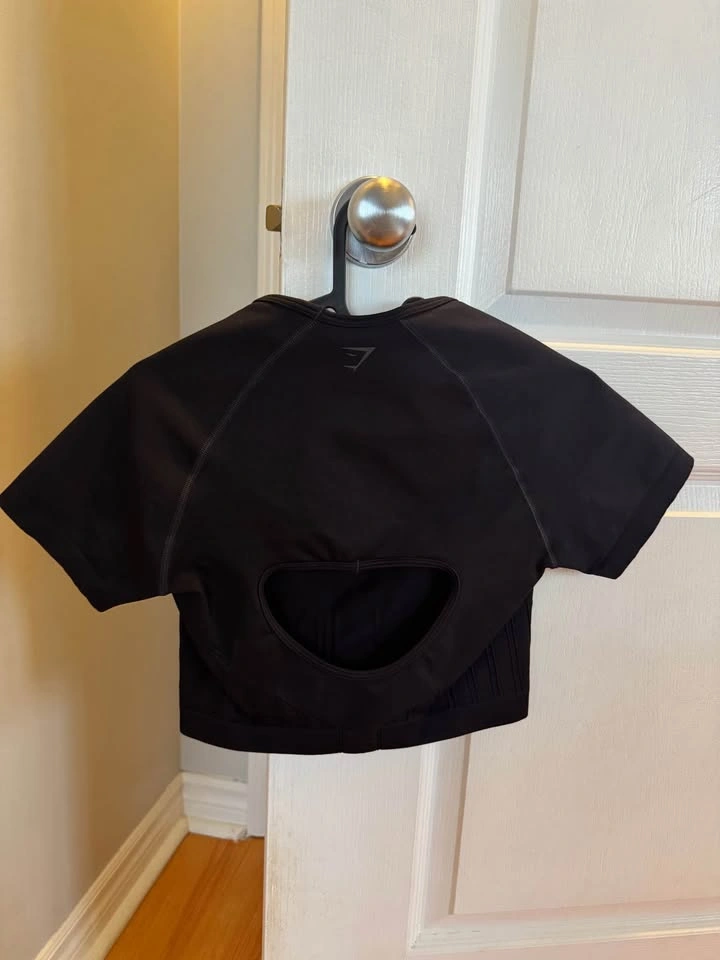 GYMSHARK items (shorts and cropped shirt) - photo 2
