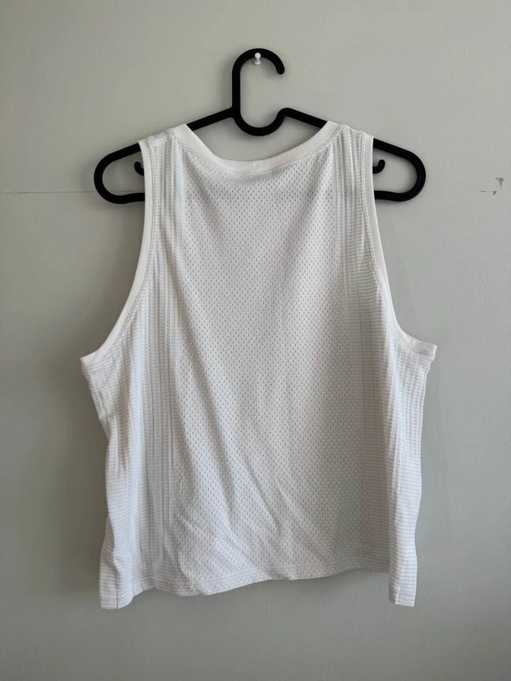 Lululemon White Tank Top - photo 2